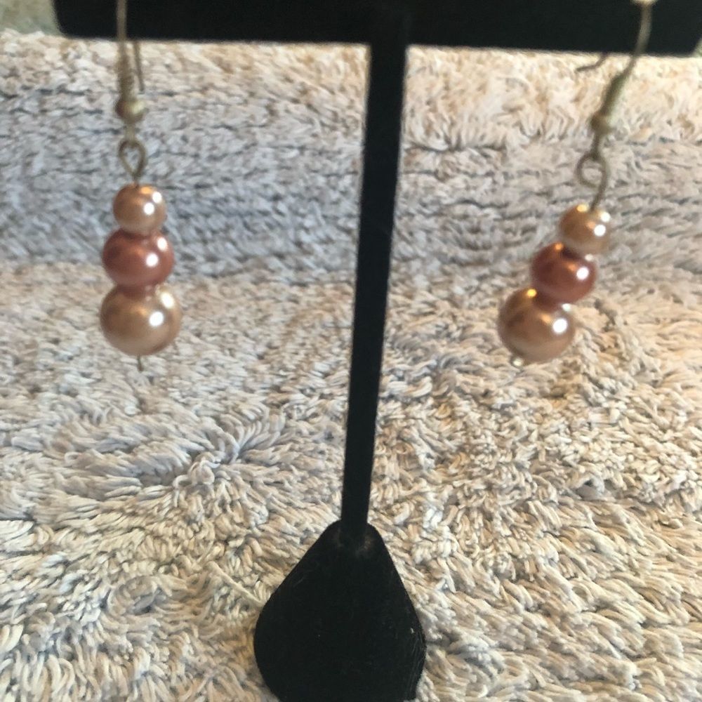 Vintage 3 pearl silver tone  fish hook earrings
